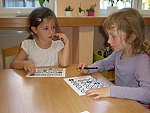 Skupinová práce na stanovištích - Dopravní značky (MŠ U Uranie)