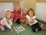 Skupinová práce na stanovištích - Dopravní značky (MŠ U Uranie)