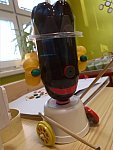 Tento robot je dokonce vysoce funkční- tedy pojízdný a hraje