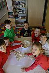 Obr. 8: Zeměkoule z popcornu
