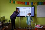 Paní Hutařová, která klub tentokrát vedla, měla připraveno mnoho typů šifer, které se děti se zájmem snažily prolomit. Vždy to nebylo úplně snadné, ale s malou pomocí se jim to dařilo. Tato hodina nadchla naprosto všechny žáky!
