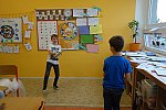 Kromě ukázek se děti dozvěděly, co vše měl ve zbroji středověký rytíř, jak jsou jednotlivé zbraně staré a jakým způsobem se s nimi bojovalo.