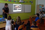 V dalším Klubu nadaných dětí se žáci seznámili s historií objevování a dobývání mořského světa. Prezentace pod vedením výtvarníka a vědce Libora Baláka děti nadchla množstvím obrázků a informací o prvních podmořských objevech, ponorkách a živočiších. Díky
