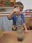 Pokus: mísení a oddělování kapalin