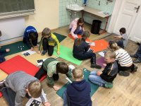 momentálně frčí Hra na oliheň - děti neznají drápky, ale znají a nadšeně hrají gonggi