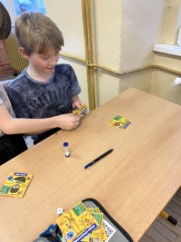 Moc hezká postřehová/vědomostní hra - stačila nám jedna krabice pro všech 15 dětí