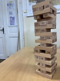 samozřejmě tak, aby věž nespadla