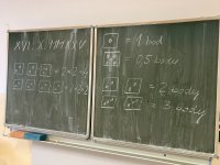 Kostky - jedničky a pětky se nepřehazují, jinak přehazujeme a sbíráme bodíky