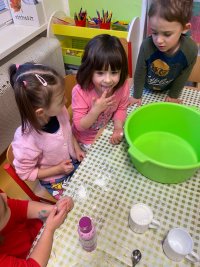 Tvoříme umělý sníh- Konvalinka