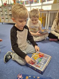 prezentace pokusu s elektrickými obvody