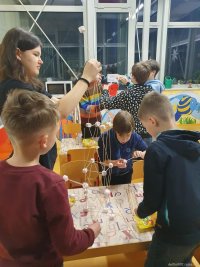 Stavby z Marshmallow a špejlí
